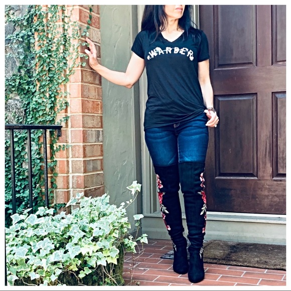 Black V neck Wander graphic Tee - Picture 6 of 8